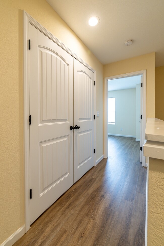 Building Photo - 923 Warrior Hill Dr