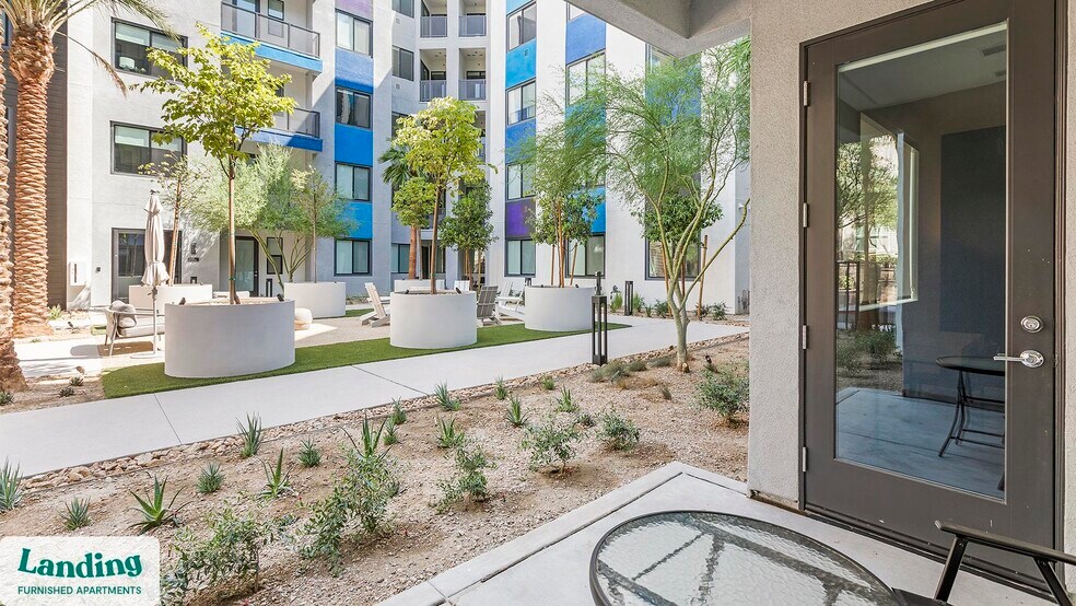 Building Photo - 9235 W Russell Rd