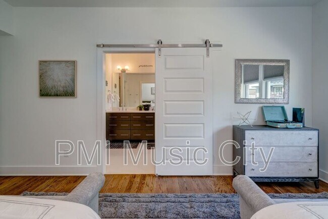 Building Photo - 938 Southside Pl