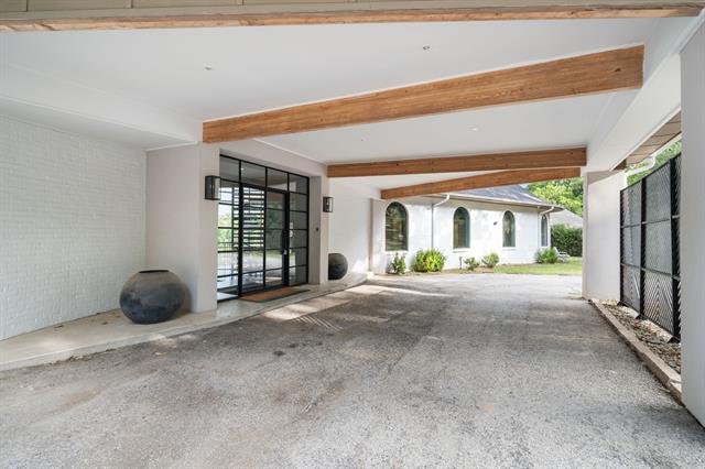 Building Photo - 8542 Meadowbrook Dr