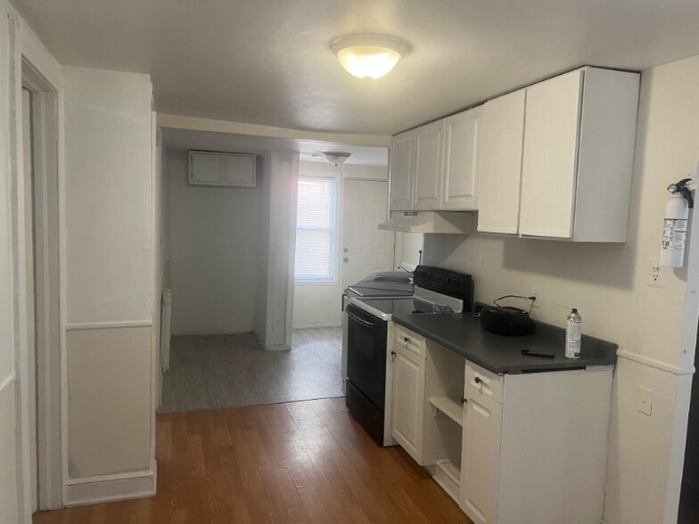 Building Photo - 109 E Stewart Ave