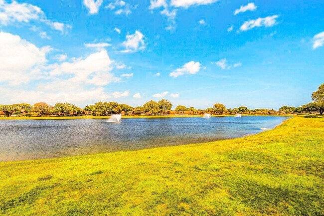 Building Photo - 1613 16th Way