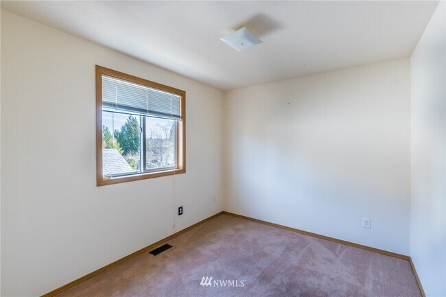 2nd bedroom - 10205 7th Pl SE