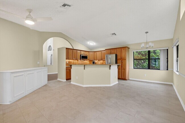 Building Photo - 8081 Cassia Dr
