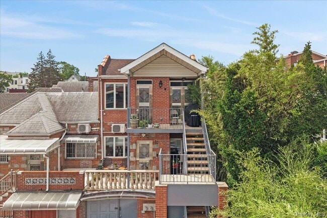 Building Photo - 70-18 Calamus Ave