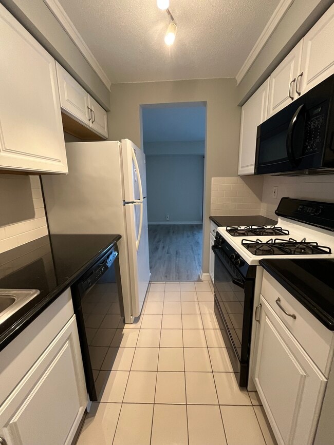 Building Photo - 150 Overlook Ave