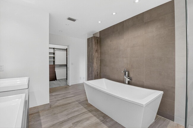 Building Photo - 11119 Blue Coral Dr