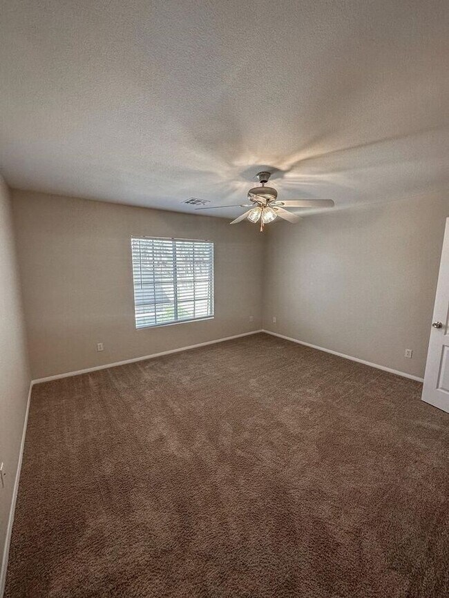 Building Photo - IMMACULATE REMODLED 2 STORY HOME IN HENDER...