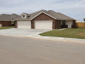Building Photo - 6, 9 or 12 month Lease! Cooper Schools/ So...