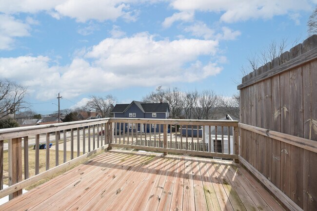 Building Photo - 309 W Washington St