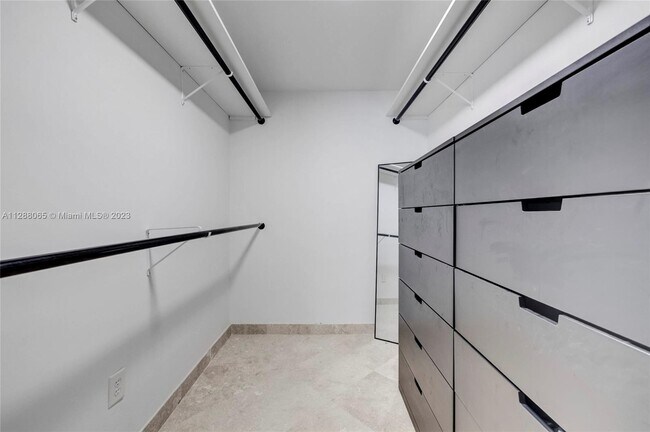 Building Photo - 2742 SE 11th St