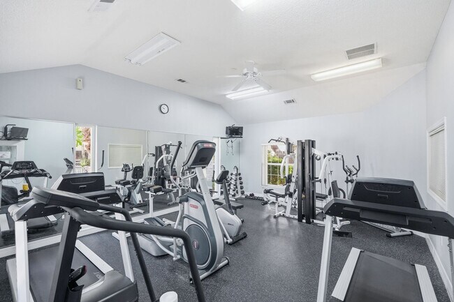 Building Photo - Highly Sought After GROUND-FLOOR Unit at Florida Club!  Pool View!!