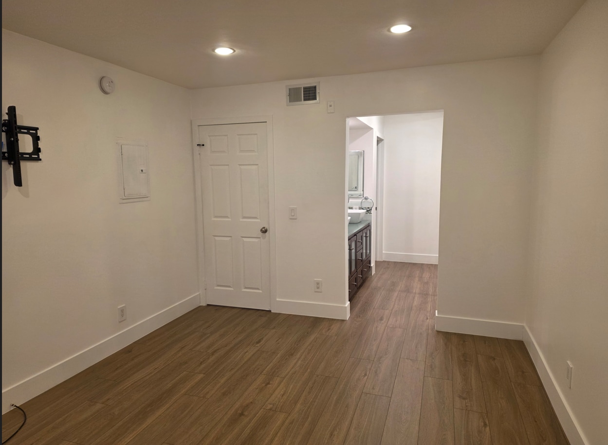 Building Photo - 21500 Burbank Blvd