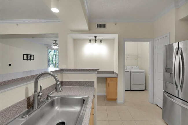 Building Photo - 533 NE 3rd Ave