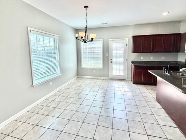 Building Photo - 82 Clear Springs Dr