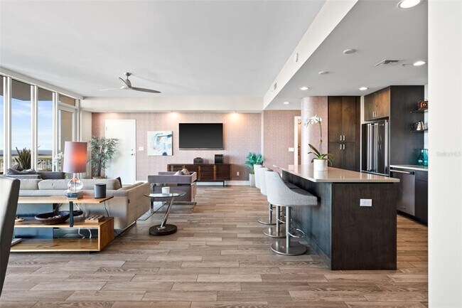 Building Photo - 176 4th Ave NE