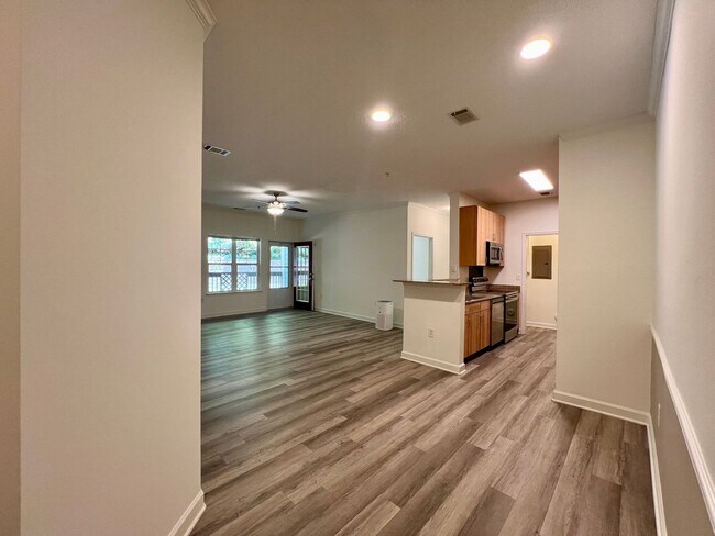 Building Photo - 3-Bed, 2-Bath Condo with Garage! One month...