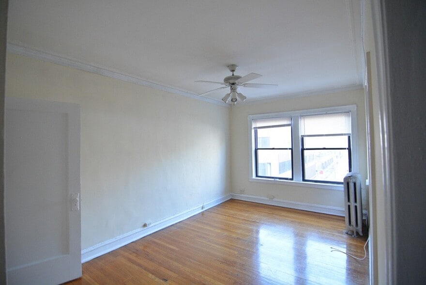 Building Photo - 1023 N Dearborn St