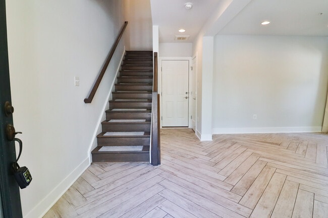 Building Photo - 1424 Piccard Dr