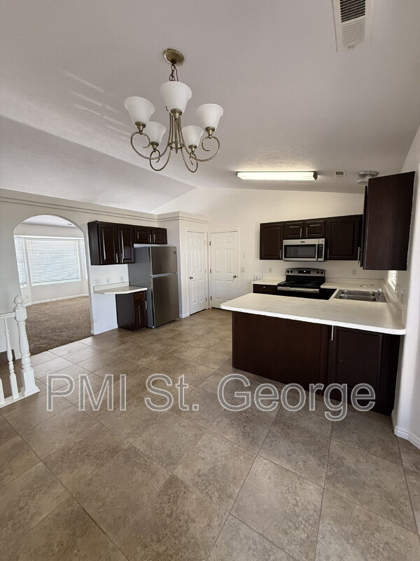 Building Photo - 1947 E 40 S Cir