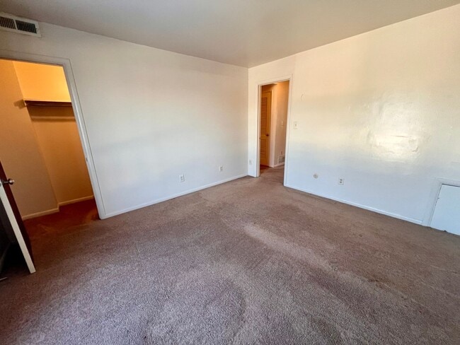 Building Photo - Fox Chapel  - 2 Bedroom 1.5 Bathroom - Townhome