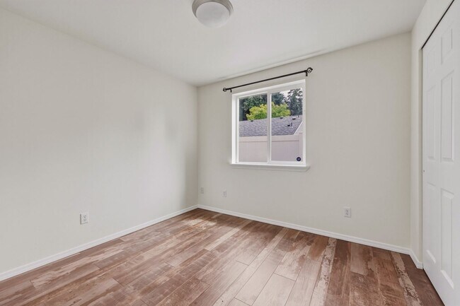 Building Photo - Beautifully Updated 3-Bedroom Rambler with Open Floor Plan & Private Fenced Yard