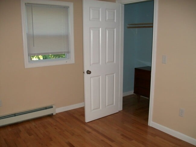 Building Photo - 355 New Hampton Rd