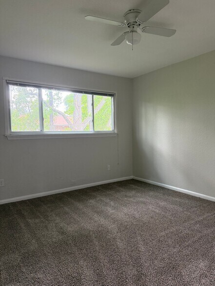 Building Photo - 2412 Azalea Garden Rd