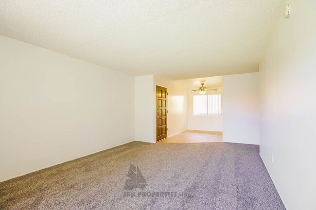 Building Photo - Charming 1-bedroom, 1-bath Condo in Huntington Beach