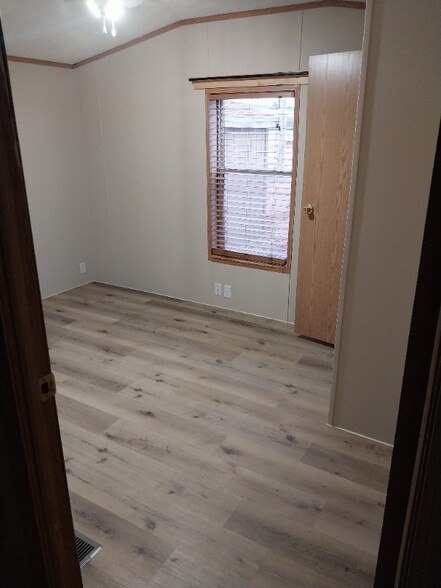 Building Photo - 209 2nd St SW