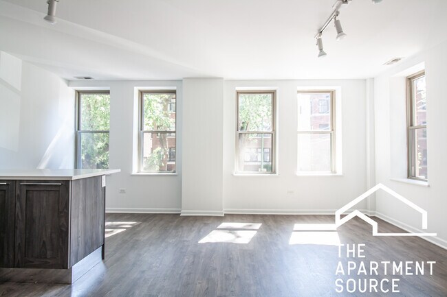 Building Photo - 940 W Winona St