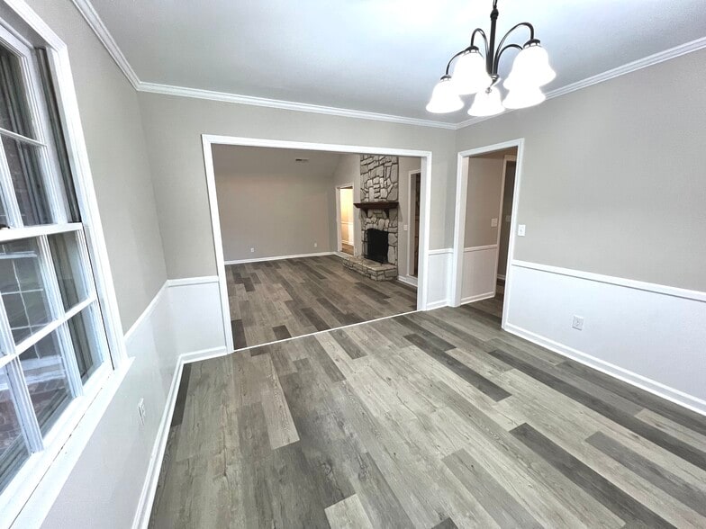 Building Photo - 2401 Clematis Trl