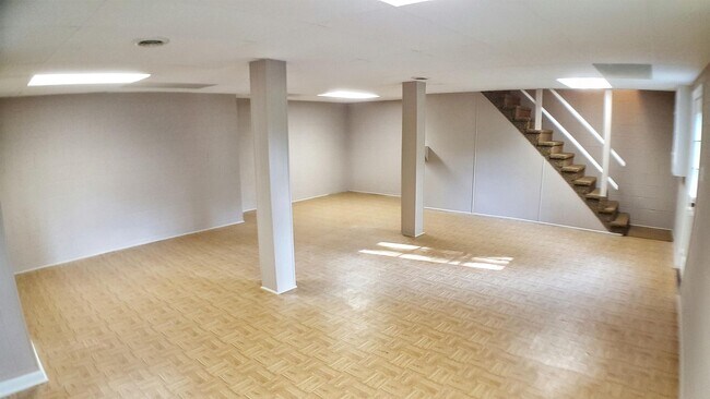 Building Photo - 521 Aurelia Lynn Dr