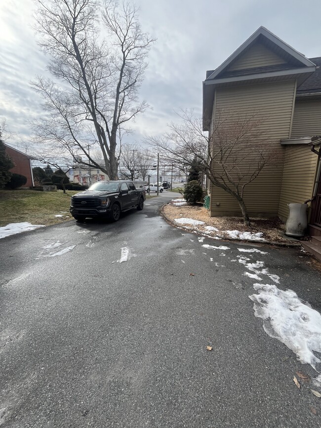 Building Photo - 4276 Division Hwy