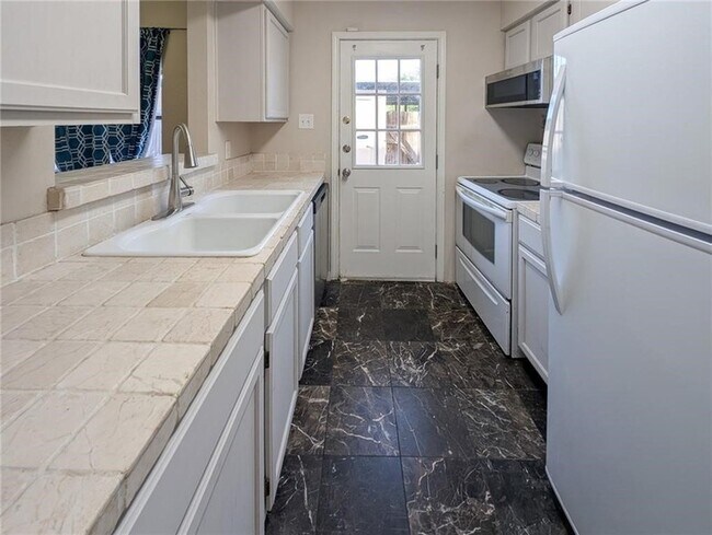 Building Photo - 6702 Everhart Rd