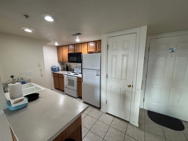 Building Photo - 112 W 1230 N