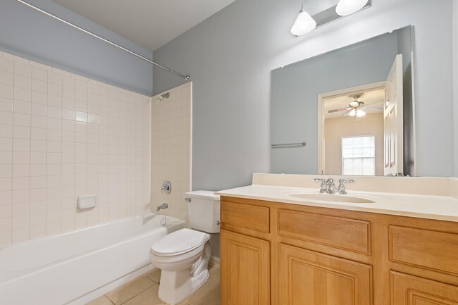 Building Photo - 1707 Chestnut Ave