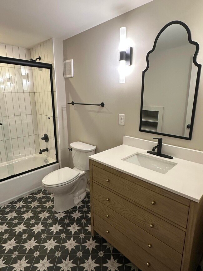 Building Photo - 307 W Main St