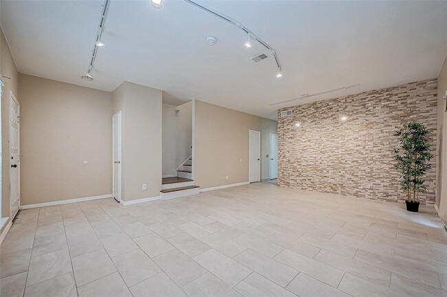 Building Photo - 7348 Regency Square Ct