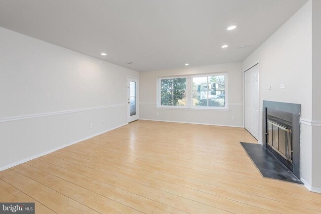 Building Photo - 1825 The Woods II