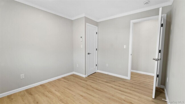 Building Photo - 5 Madison St