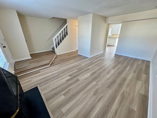 Building Photo - LYNBROOK LANDING