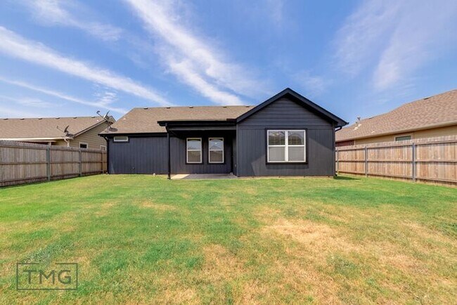 Building Photo - Great 3/2/2 in Owasso’s Lake Valley!