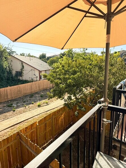 Building Photo - 13420 Lyndhurst St