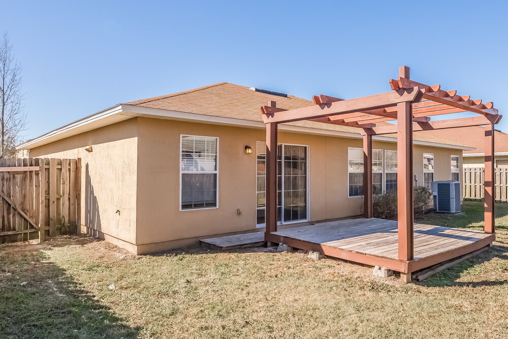 Building Photo - 2285 Brian Lakes Dr E