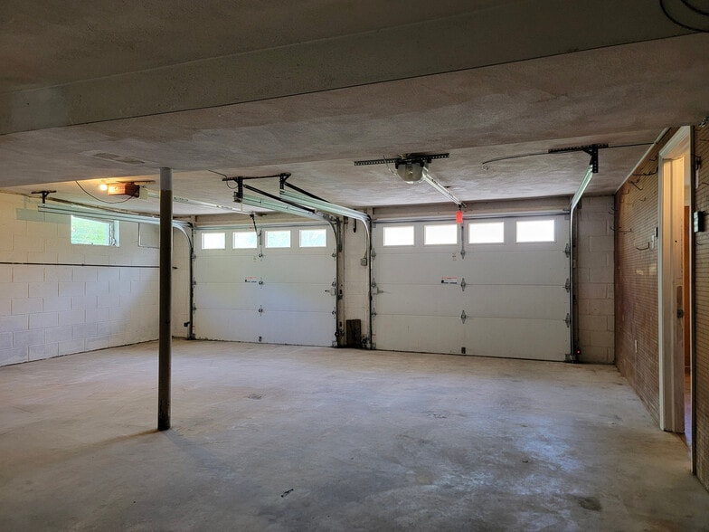 Building Photo - 1404 Carlton Dr