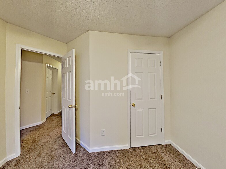 Building Photo - 4457 Grove Dr NW