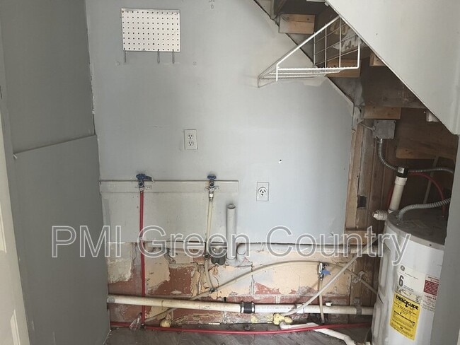 Building Photo - 4807 S 27th W Ave