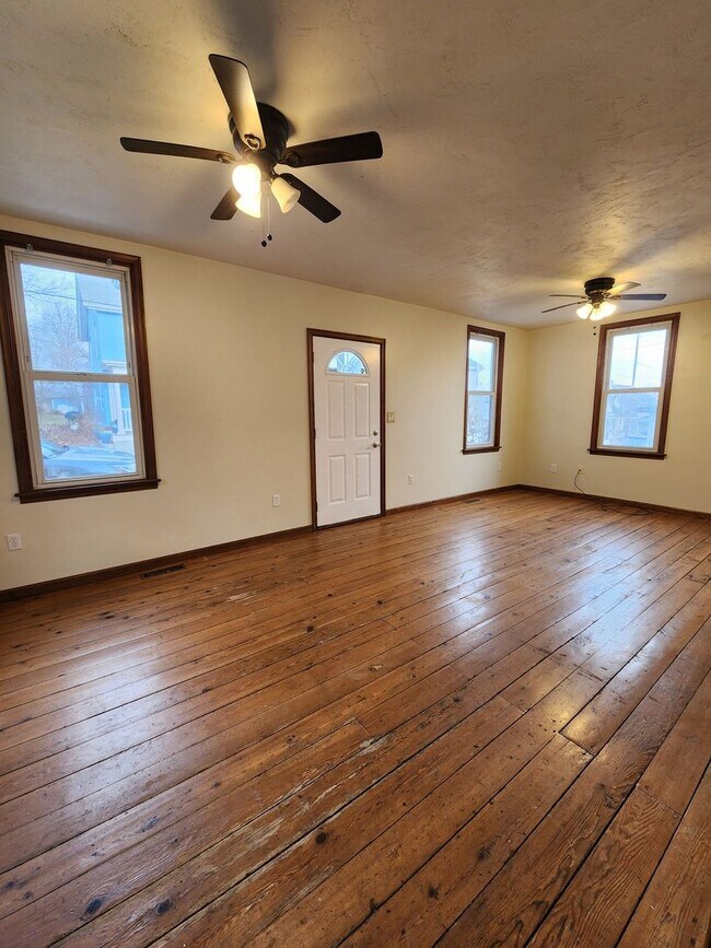 Building Photo - 120 Cooper St