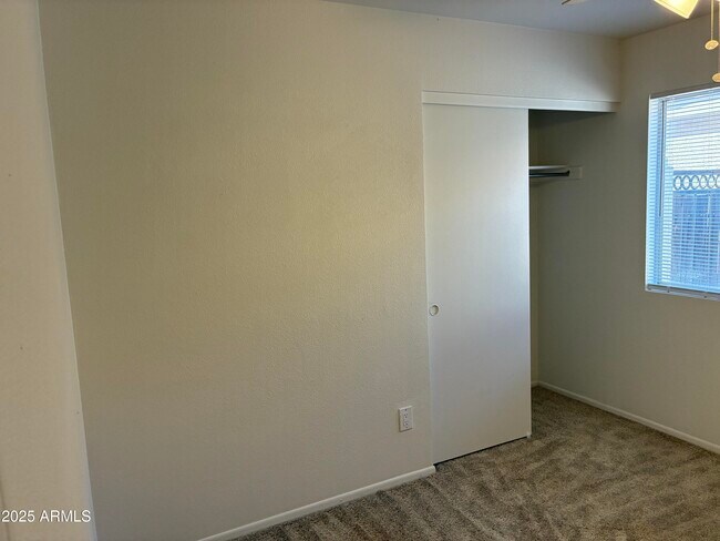 Building Photo - 10443 W Medlock Dr